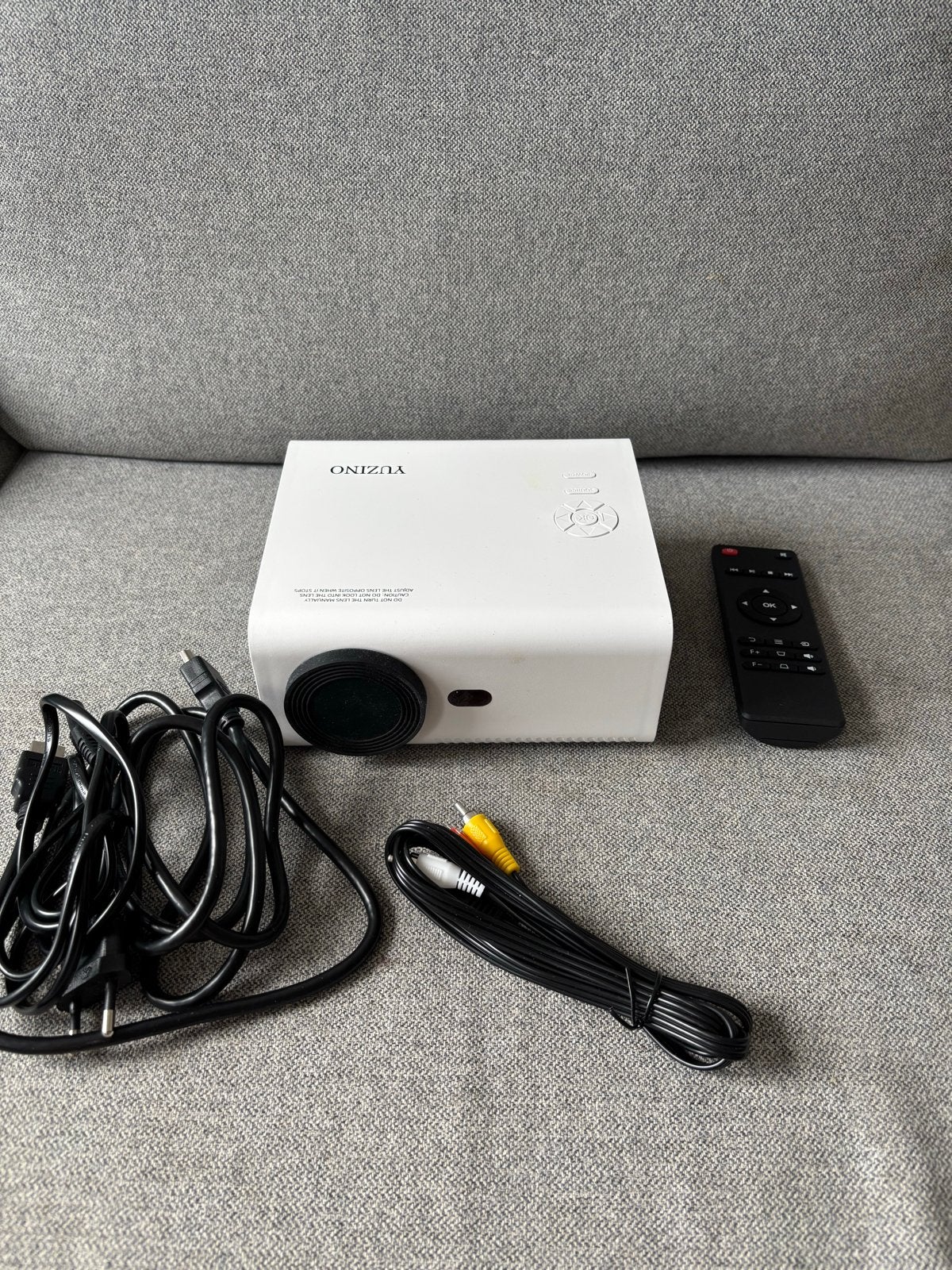 YUZINO Mini Projector - Compacte Beamer voor Thuisbioscoop, Ophalen of Verzenden, Zo goed als nieuw, LED, Overige resoluties