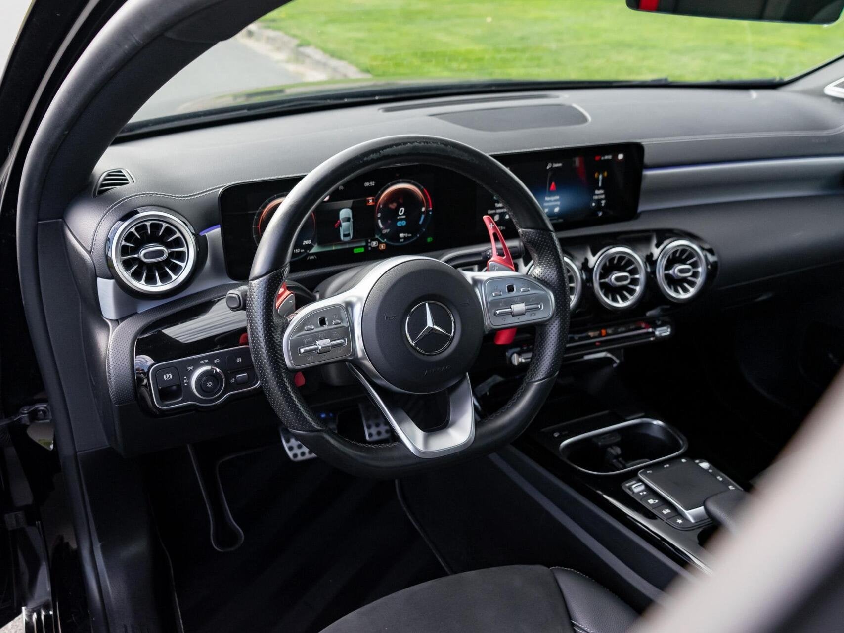 Mercedes A-klasse 250 e Limousine AMG|Panoramadak|Burmester, Gebruikt, 4 cilinders, Zwart, Bedrijf