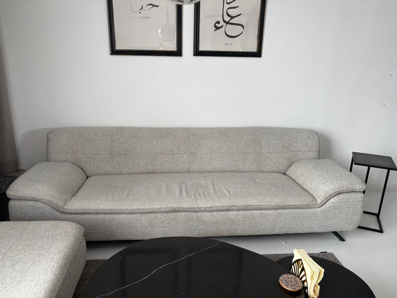 Grijze XOOON Odense 3,5-zits bank + hocker  €600, Ophalen, 125 cm of meer, Zo goed als nieuw, Stof