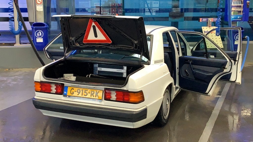 Foto 4 van Mercedes-Benz Mercedes 190E 1.8 Class 1992