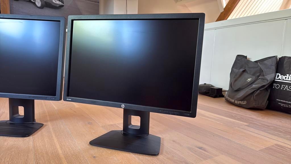 Te koop 2x HP Z24i scherm 1920x1200 prijs voor 2 samen, Computers en Software, Monitoren, Ophalen, IPS, Zo goed als nieuw, Overige resoluties