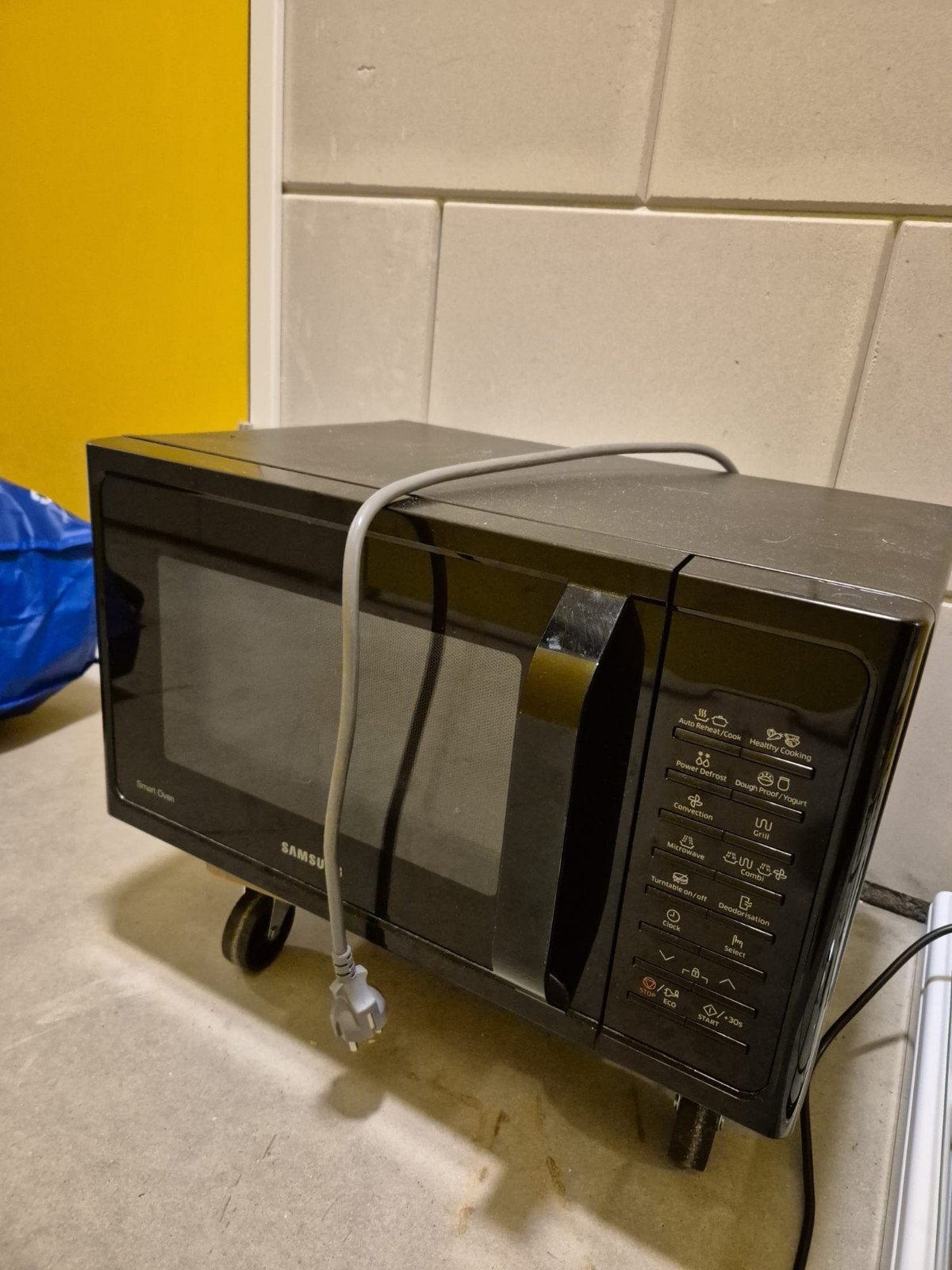 Samsung combi Magnetron Zwart - Compact en Functioneel, Ophalen, Combimagnetron, Gebruikt, Oven