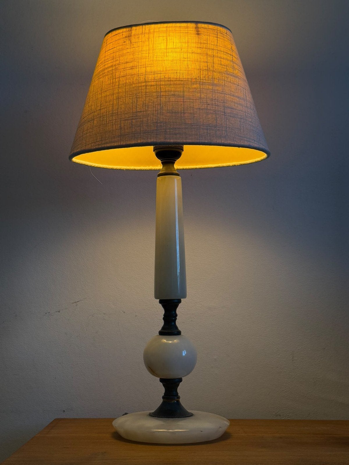 Oude tafellamp met marmeren, koper en houten voet, Antiek en Kunst, Ophalen of Verzenden