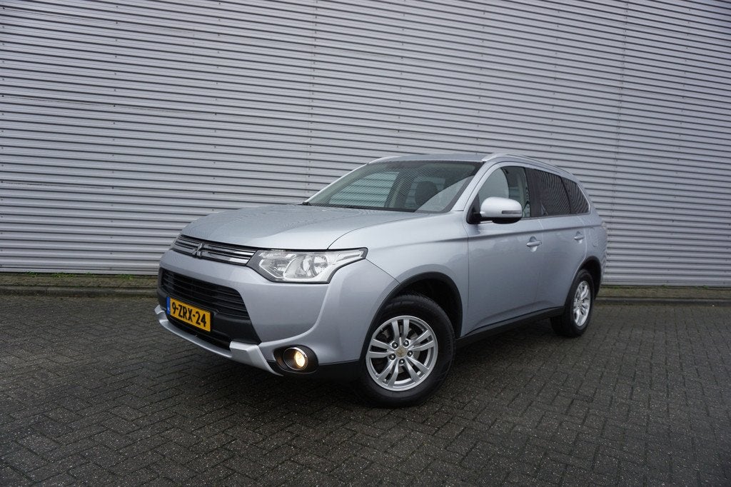 Mitsubishi Outlander 2.0 PHEV Business Edition X-Line AUTOMA, Auto's, Mitsubishi, Automaat, 4 cilinders, 82 pk, Leder en Stof