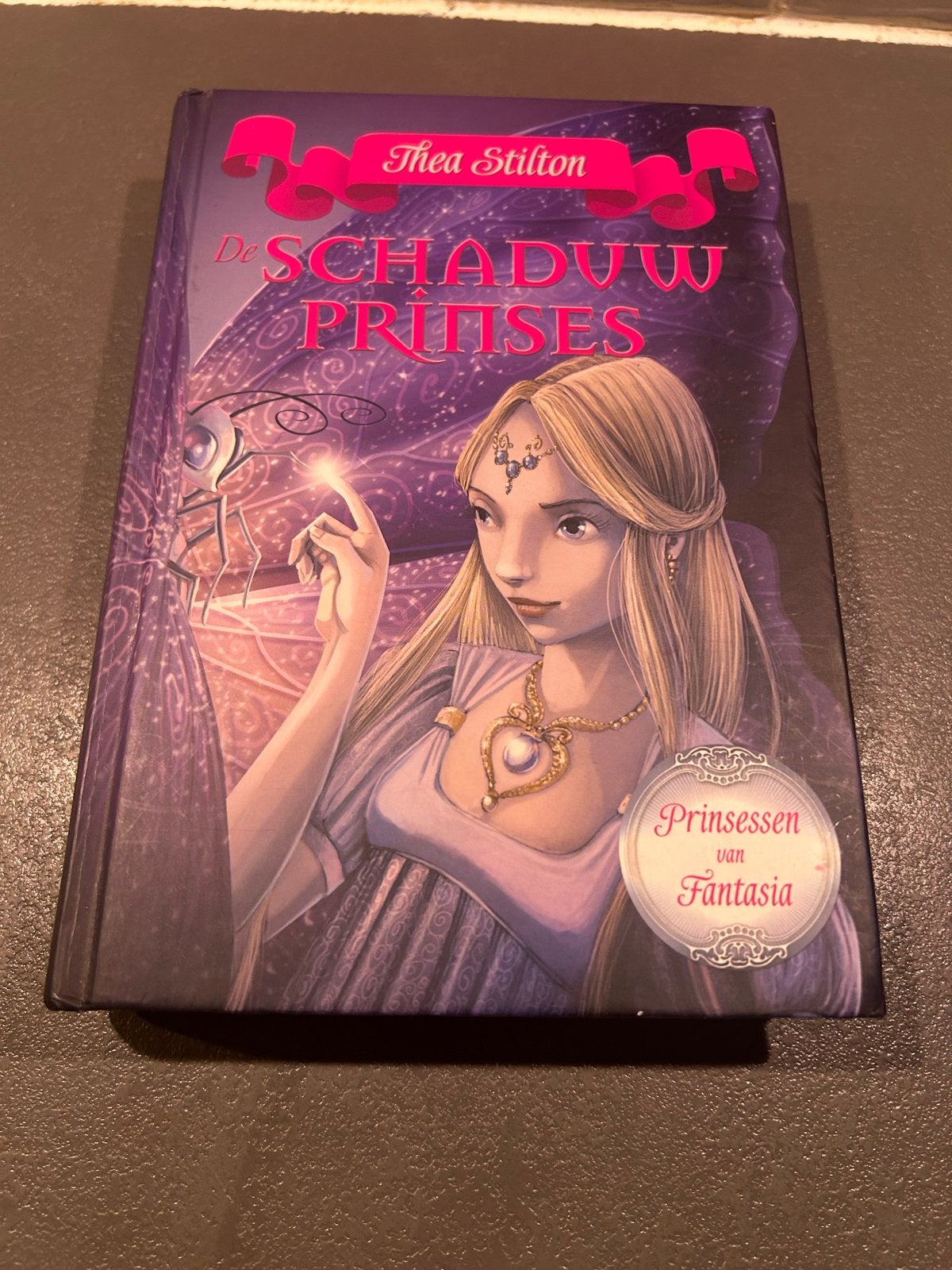 Thea Stilton: De Schaduwprinses - Prinsessen van Fantasia, Boeken, Ophalen, Zo goed als nieuw, Fictie
