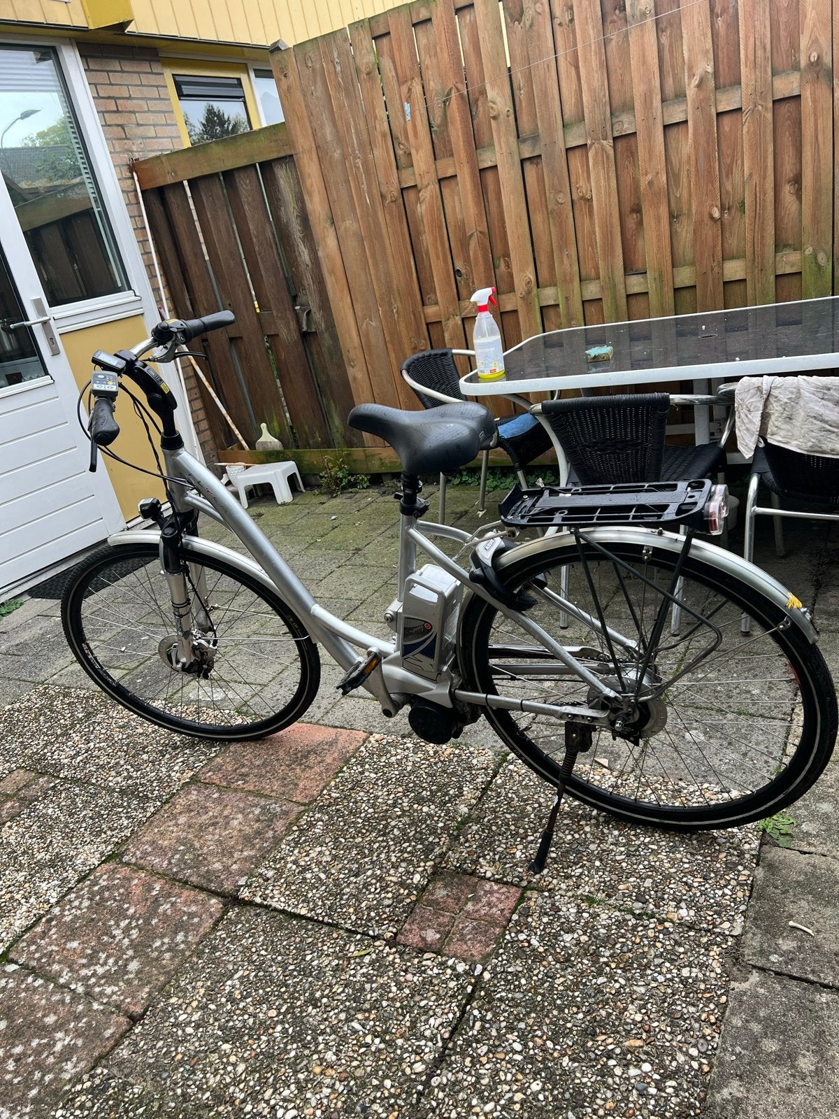 Mooie elektrische fiets met goede accu en oplader, Fietsen en Brommers, Ophalen of Verzenden, Gebruikt, Minder dan 30 km per accu