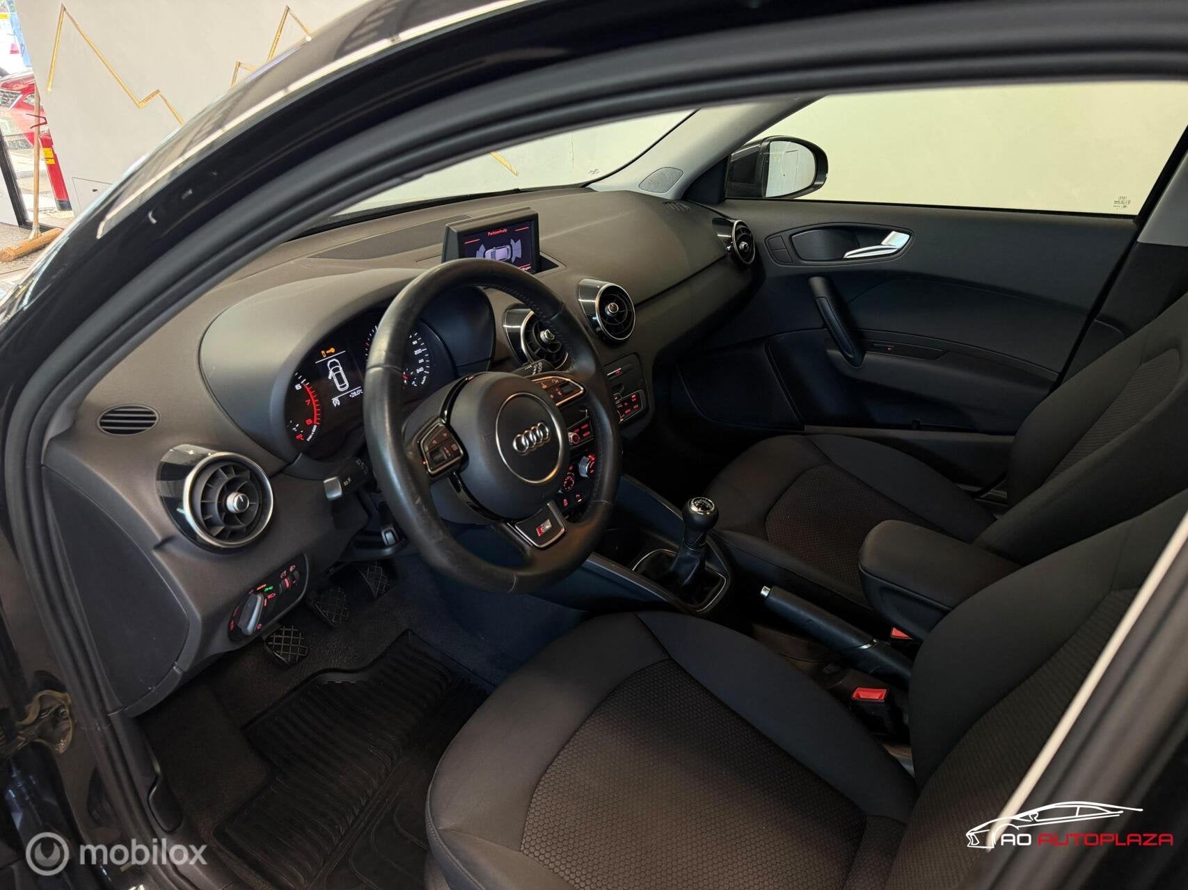 Audi A1 Sportback 1.2 TFSI S-line LED/Navigatie/Bluetooth/PD, Auto's, Audi, Voorwielaandrijving, Euro 5, Zwart, 4 cilinders