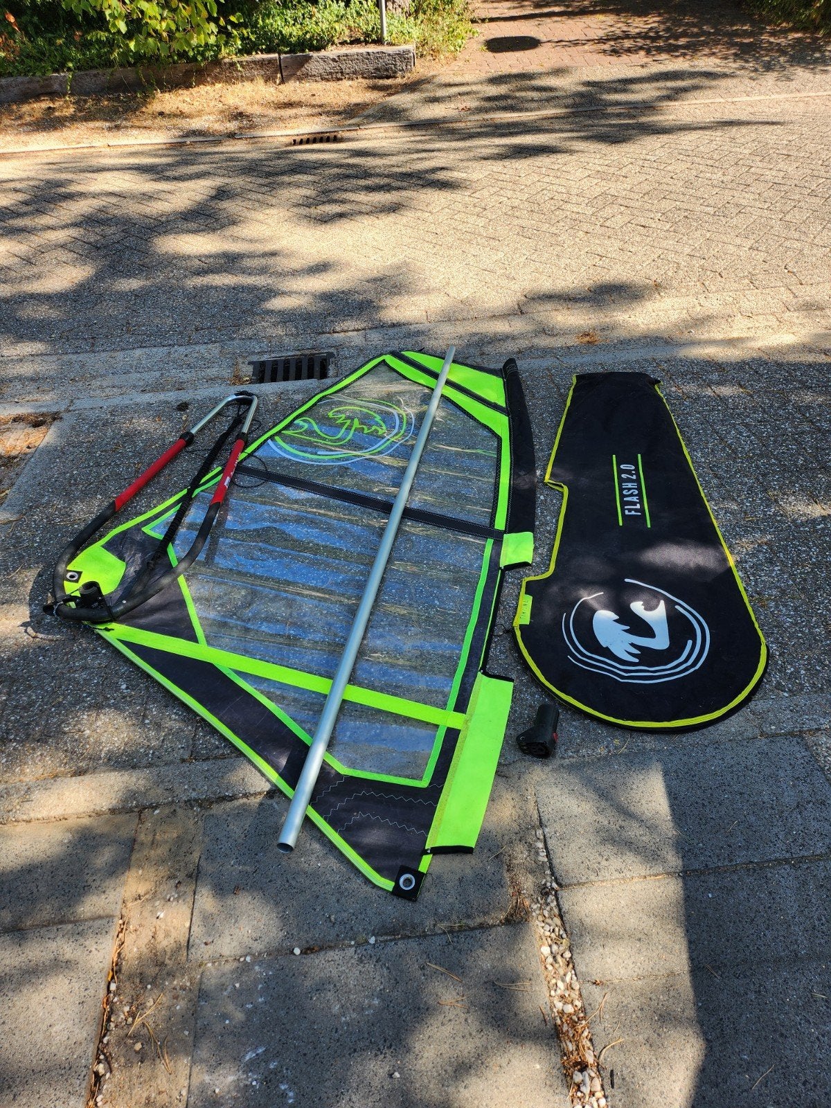 Windsurf zeil Tiki Flash 2.0 met giek en mast, Watersport en Boten, Windsurfen, Minder dan 3.5 m², Complete set, Ophalen, Overige merken