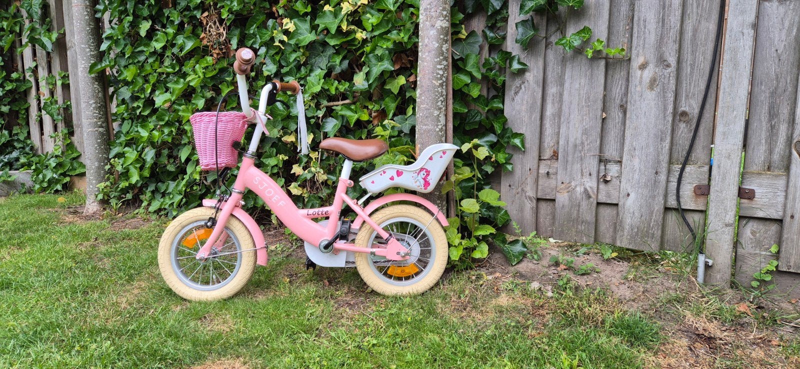 Roze kinderfiets met mandje en poppenstoeltje, Fietsen en Brommers, Fietsen | Kinderfietsjes, Ophalen, Gebruikt, Minder dan 16 inch