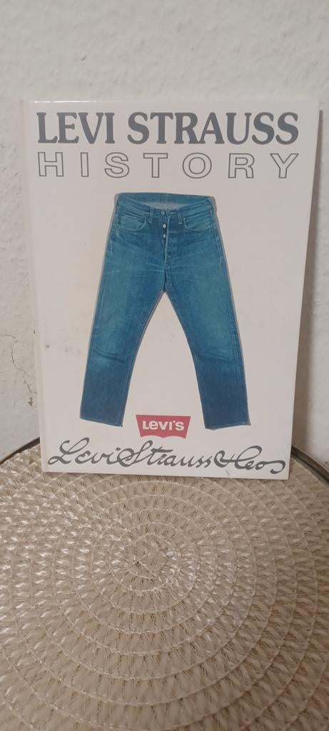 Boek: Levi Strauss & Co. - De geschiedenis van denim, Boeken, Ophalen of Verzenden, Gelezen, Onbekend, Amerika