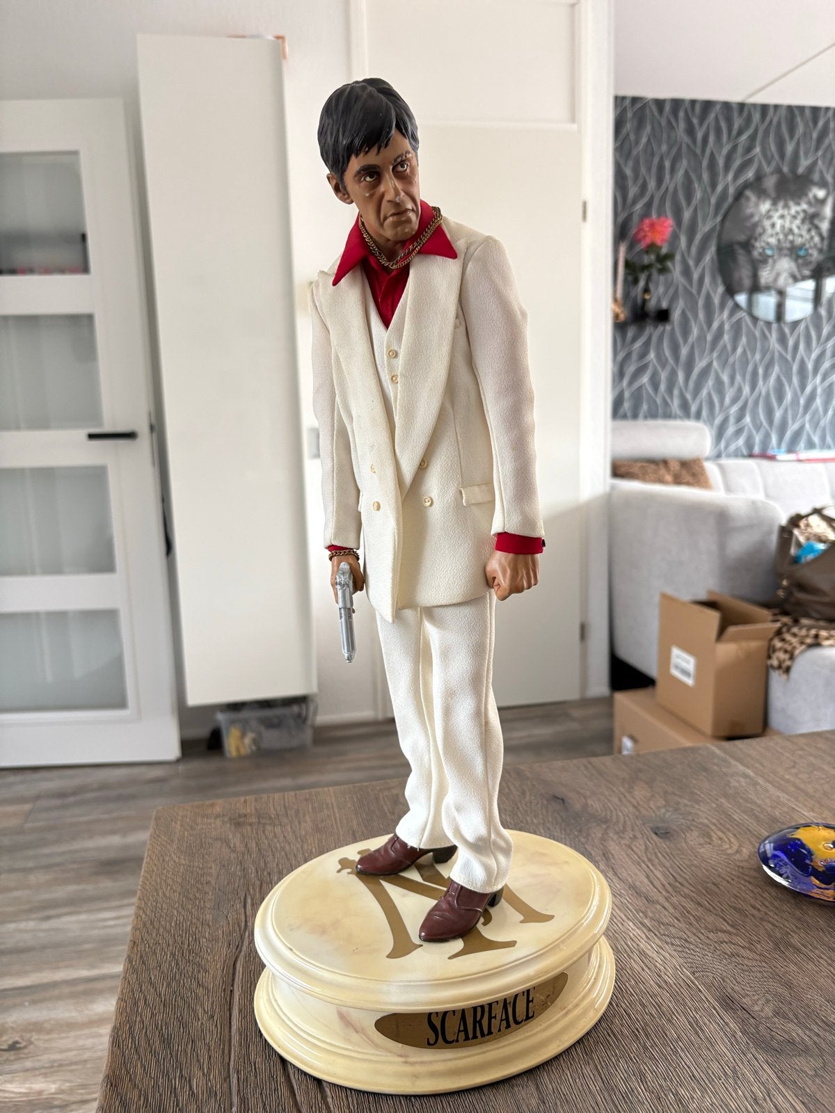 Scarface Tony Montana Premium Format 1/4 Schaal Beeldje, Verzamelen, Ophalen, Zo goed als nieuw, Film, Beeldje, Replica of Model