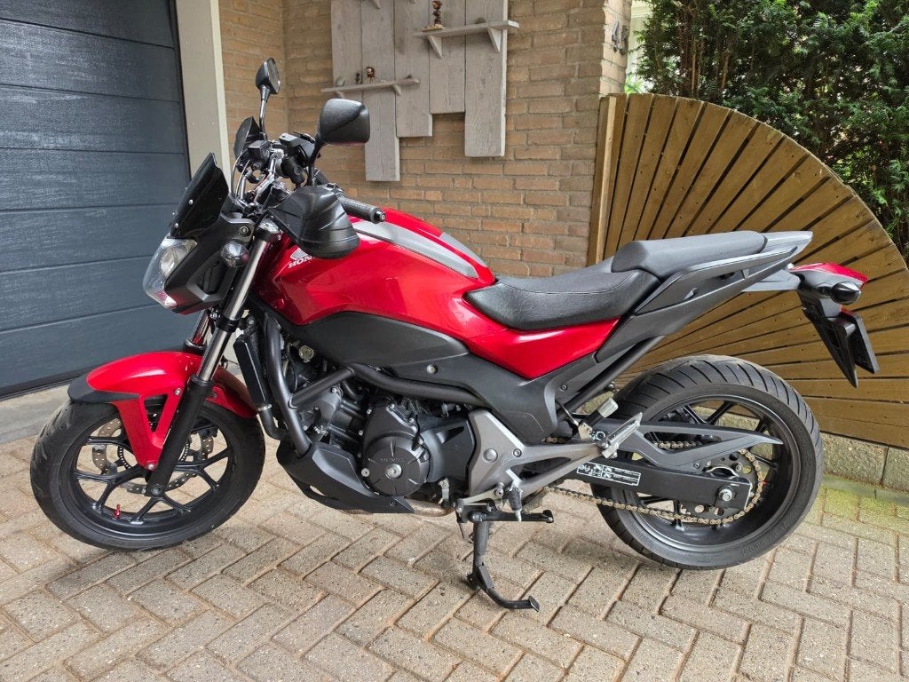 Honda NC750S - Nette Naked Bike met Sportuitlaat, Motoren, 2 cilinders, Occasion, 745 cc, Motorrijbewijs A