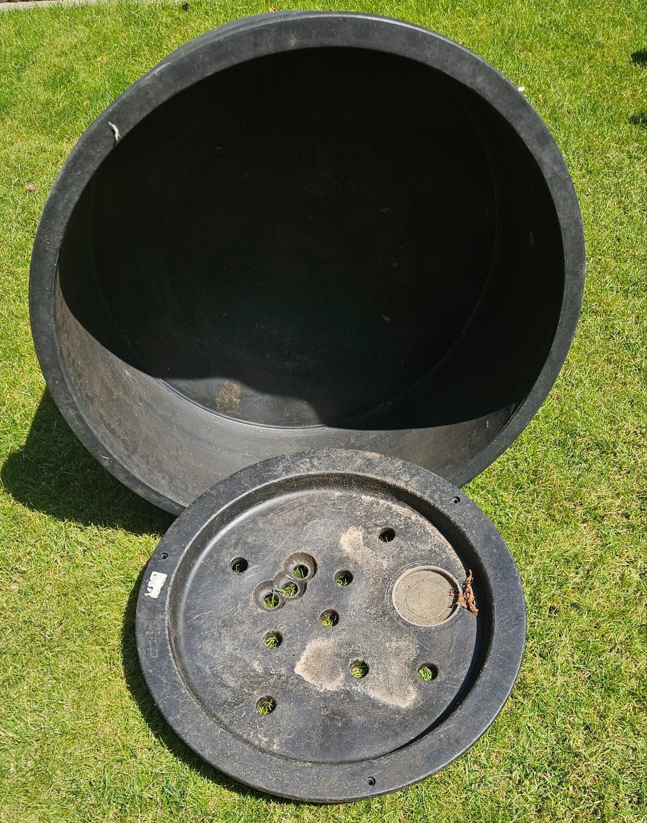 Grote zwarte ronde bak (80cm) / deksel (67cm), Tuin en Terras, Bloembakken en Plantenbakken, Ophalen