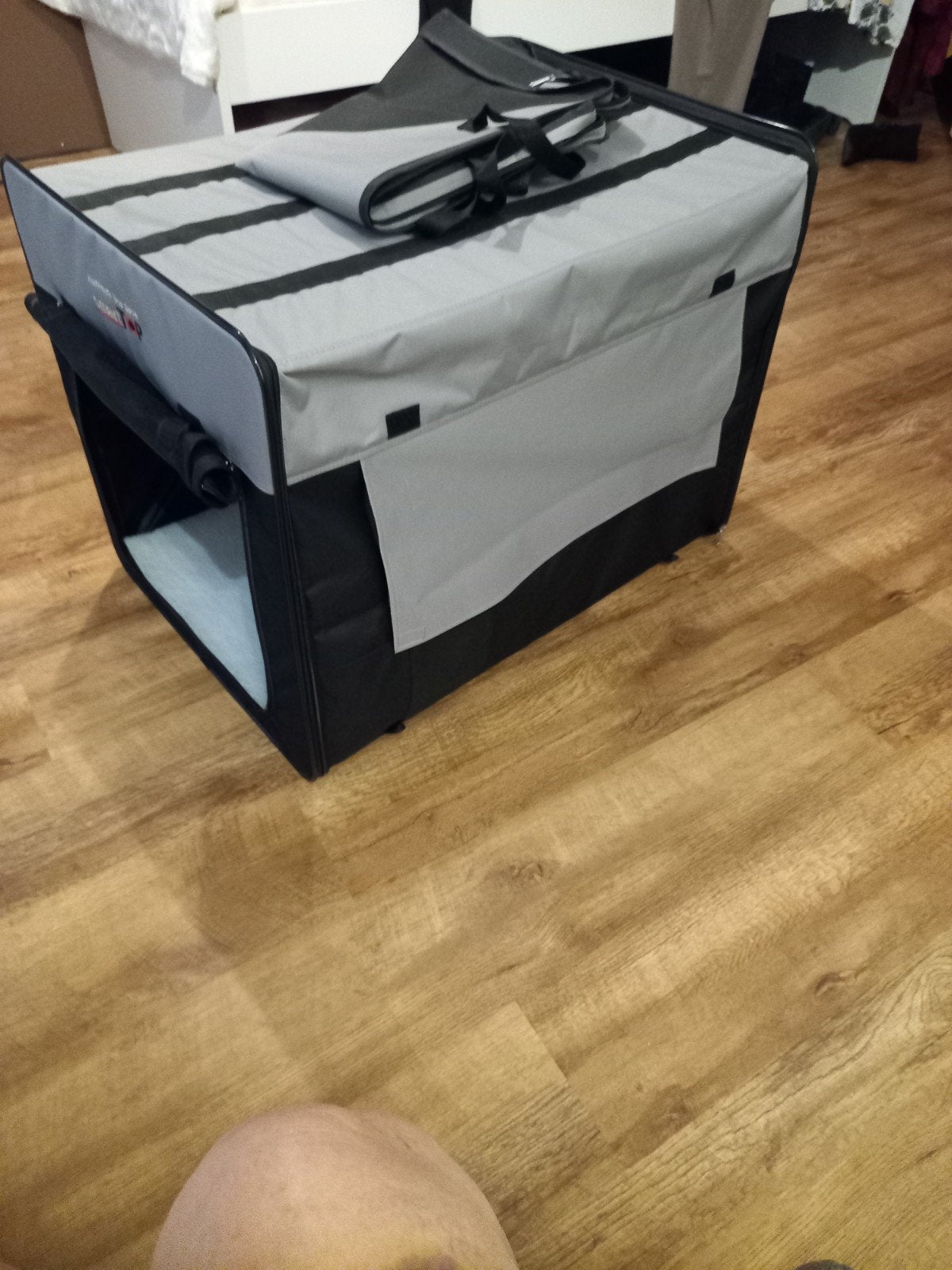 Grijs  merk top  maat hoog 60 breed  55  lengte 75, Ophalen