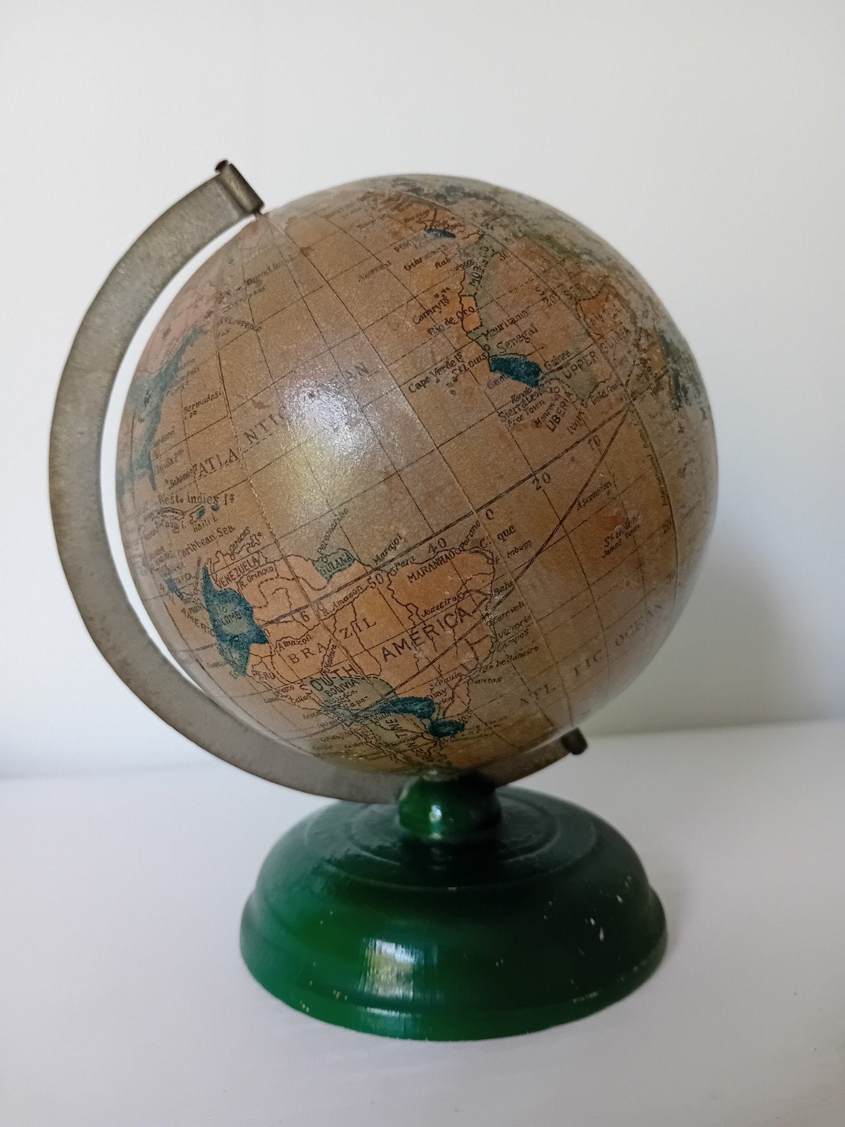 Vintage Mini Wereldbol Jaren '50 - Japan - Houten Voet, Ophalen of Verzenden, Gebruikt, Hout, Antieke wereldbol