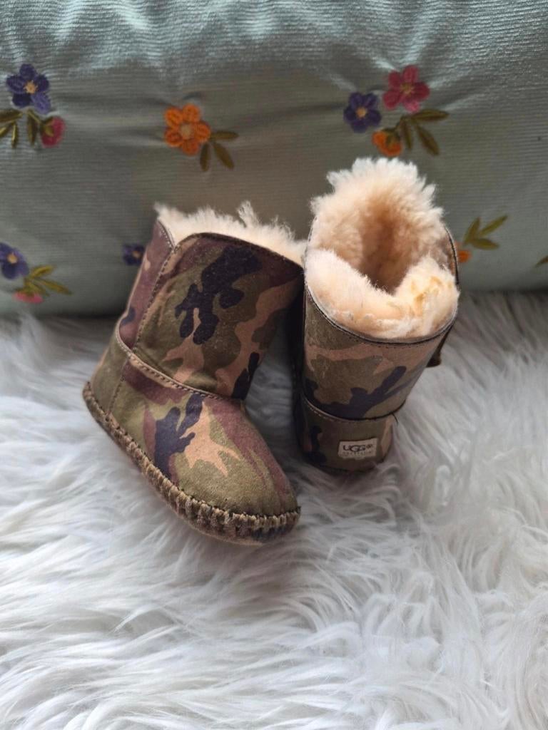Ugg legerprint schoentjes - Maat 18, Slofjes, Ophalen of Verzenden, Zo goed als nieuw, Uggs