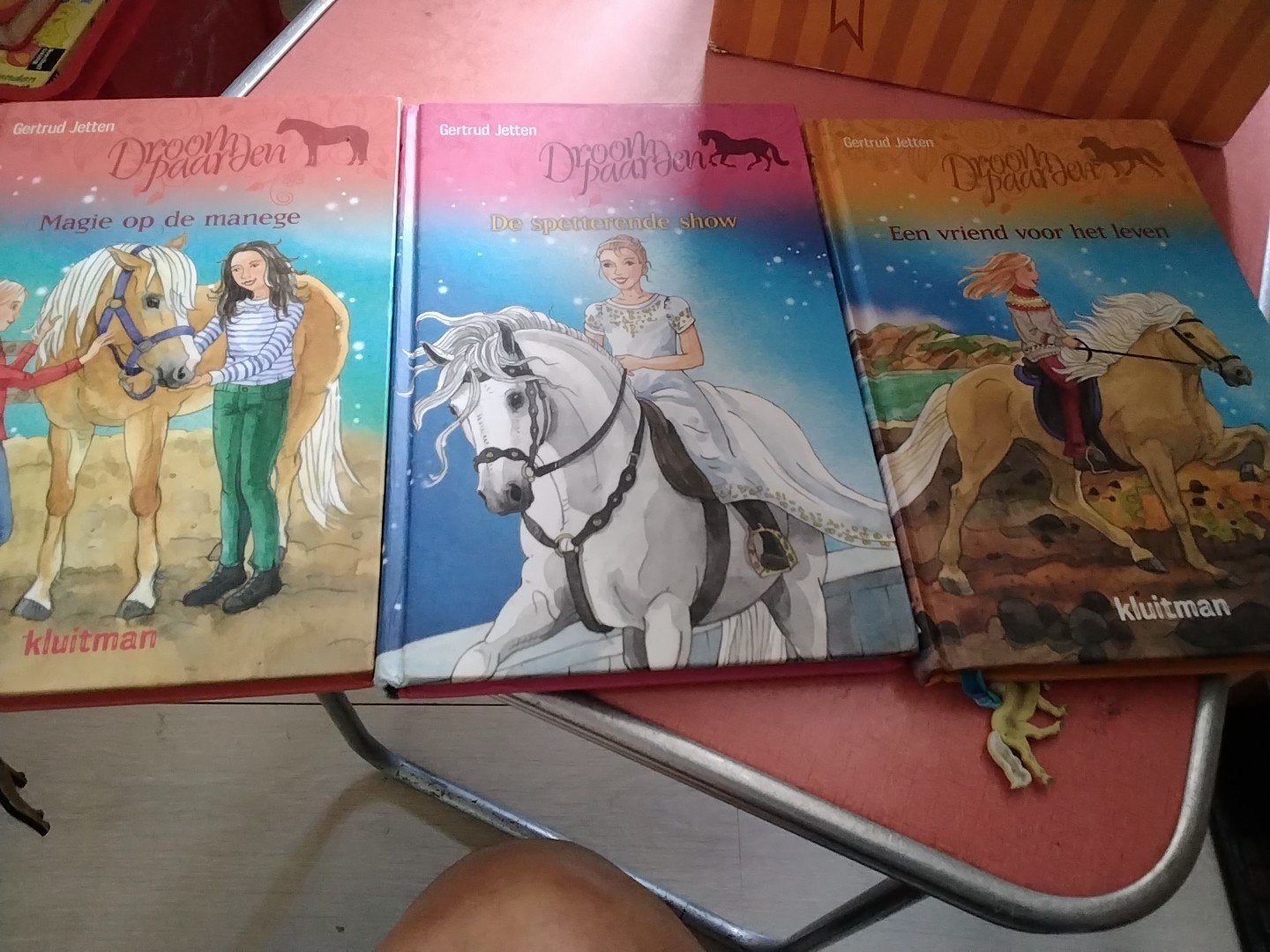 gertrud jetten droompaarden €"4 per stuk, Ophalen of Verzenden, Zo goed als nieuw, Fictie algemeen