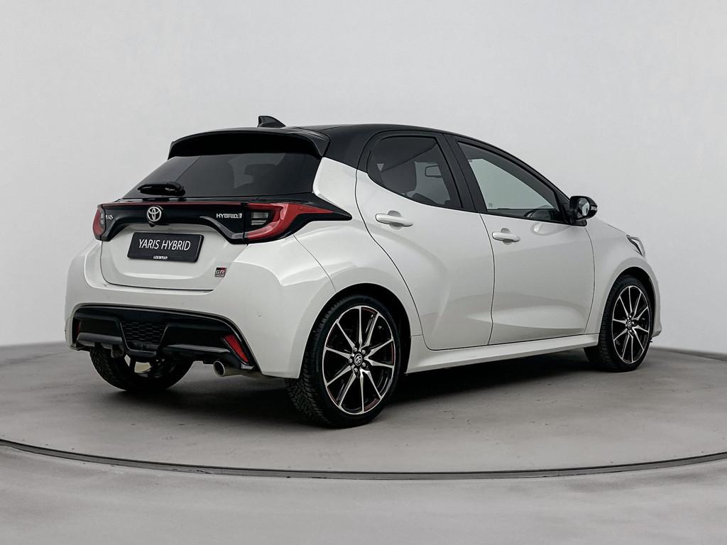 Toyota Yaris 1.5 Hybrid GR Sport Bi-Tone | JBL-Audio | Navig, Auto's, 12 maanden, 450 kg, Gebruikt, 23 km/l