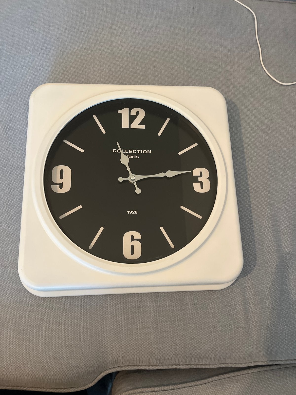 Stijlvolle wandklok wit met zwart, Collection Paris, Huis en Inrichting, Ophalen, Wandklok, Wit, Analoog