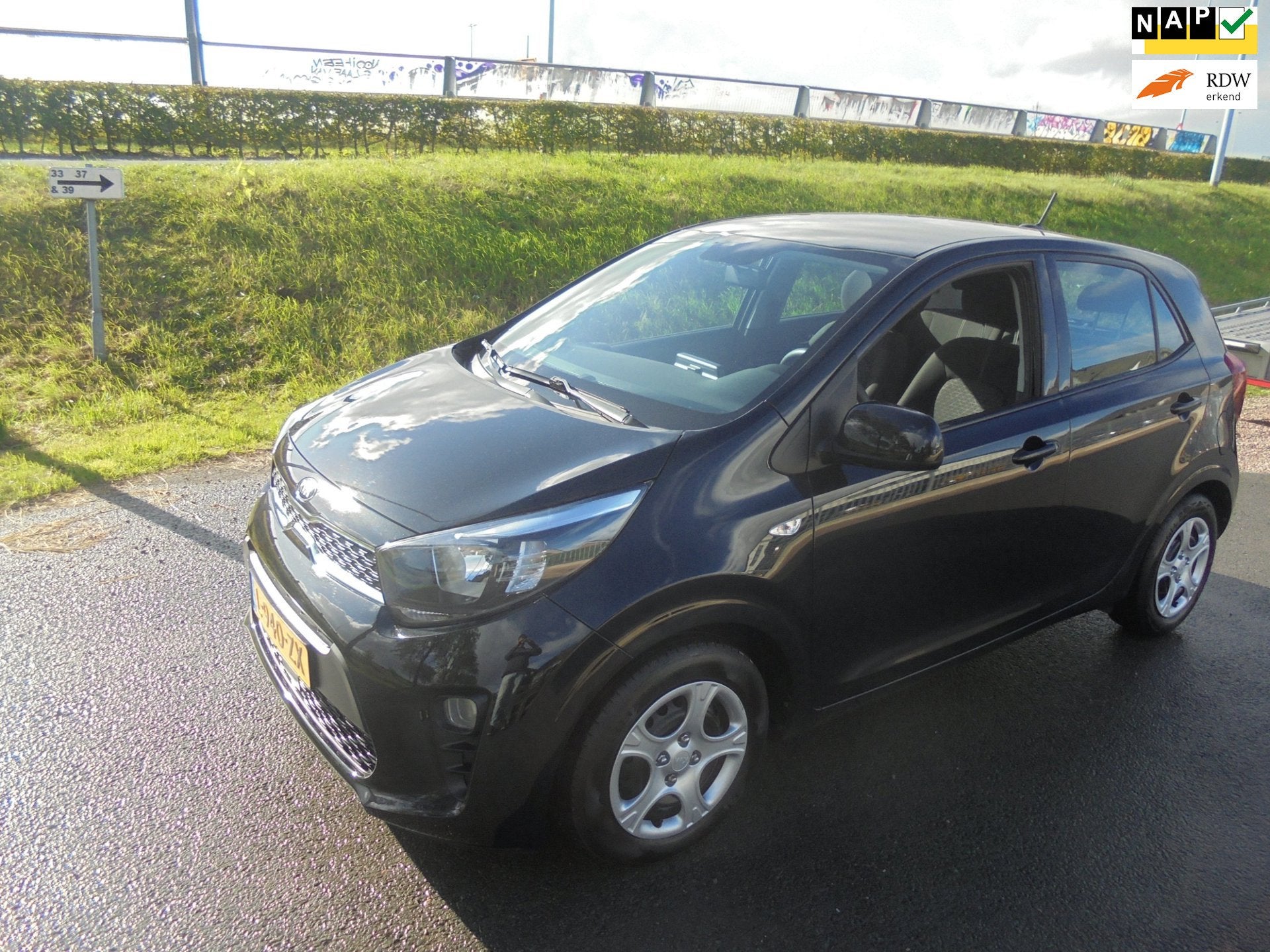 Kia Picanto Kia picanto 1.0 Benzine Automaat airco 54.000km, Auto's, Gebruikt, 4 stoelen, Zwart, Origineel Nederlands