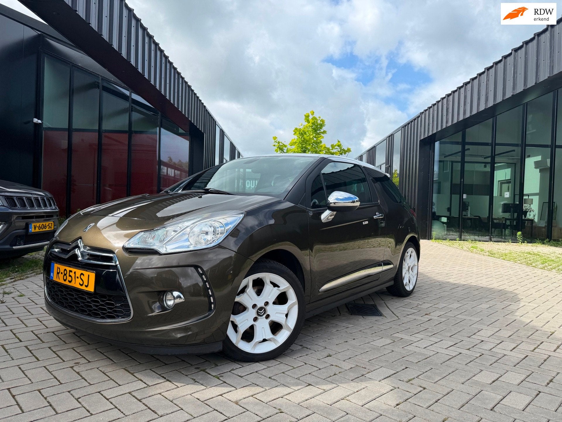 Citroen DS3 1.6 THP Sport Chic Cruise Clima Stoelvw Nwe APK, Voorwielaandrijving, Euro 5, Gebruikt, Beige