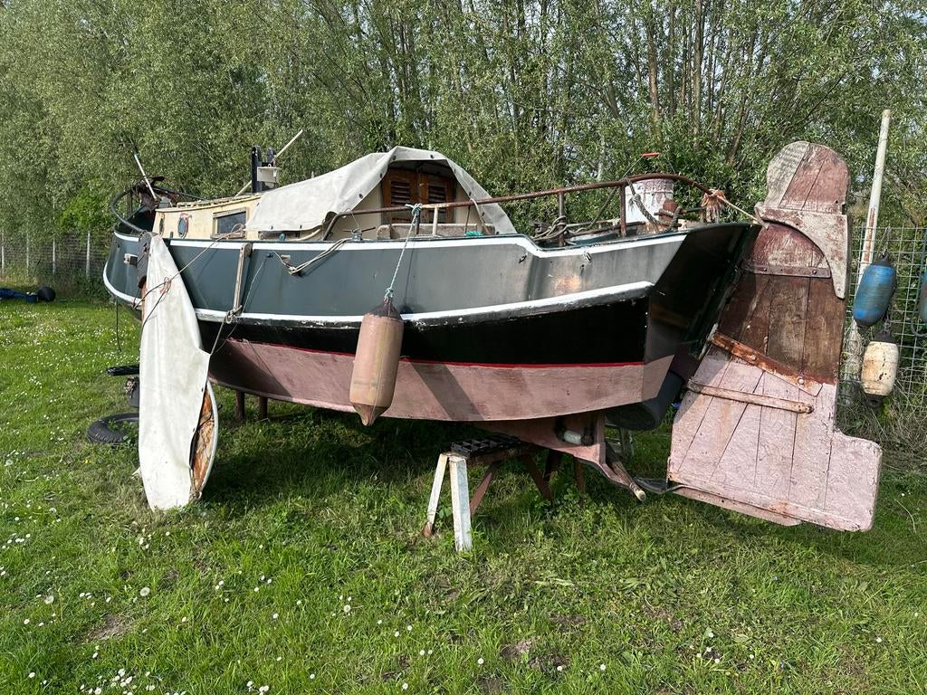 Zeiljacht platbodem met evt motor, Watersport en Boten, Platbodems, Gebruikt, Staal, Ophalen of Verzenden, Benzine
