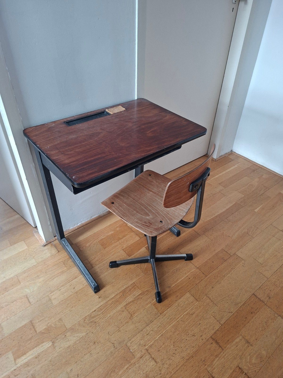 Vintage schooltafel met bijpassende stoel, Ophalen