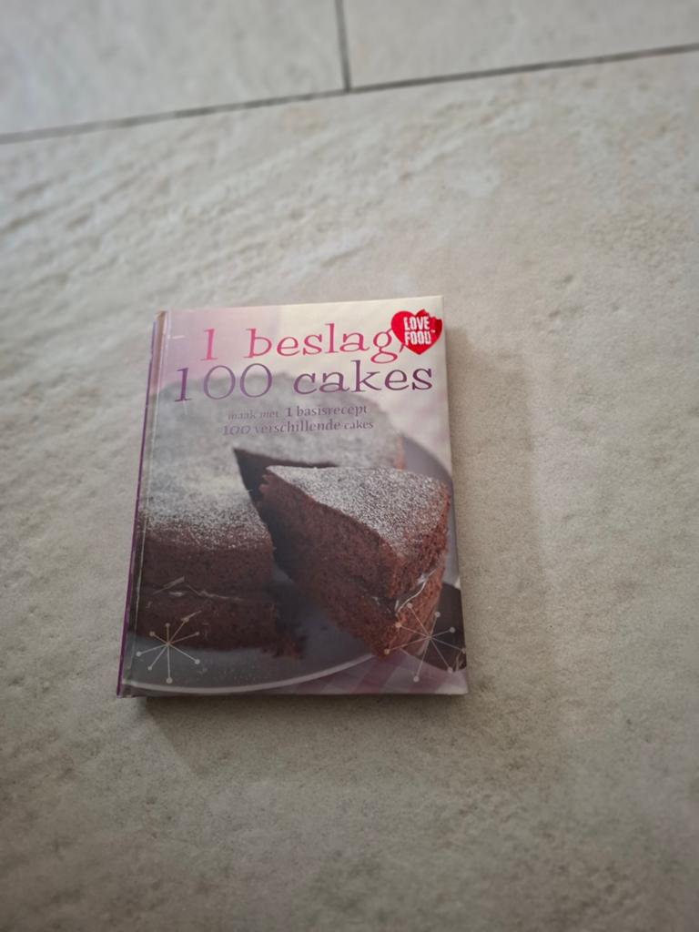 1 Beslag 100 Cakes - Bakboek met 100 recepten, Boeken, Onbekend, Ophalen of Verzenden, Zo goed als nieuw, Europa