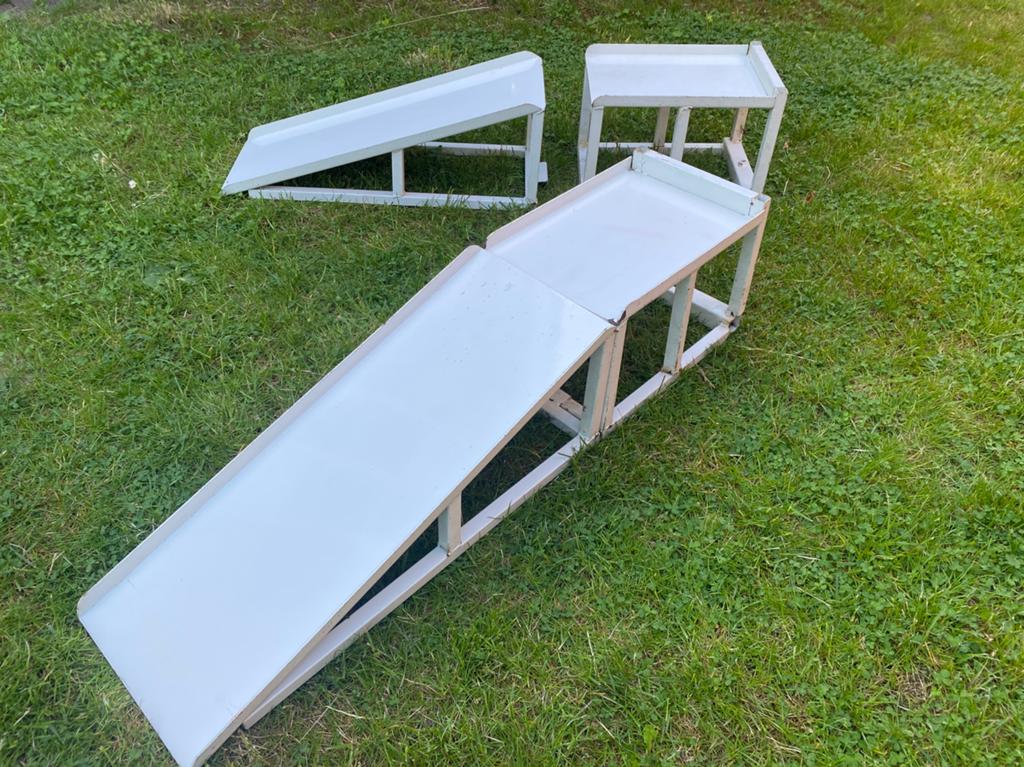 Set robuuste oprijbokken, Ophalen