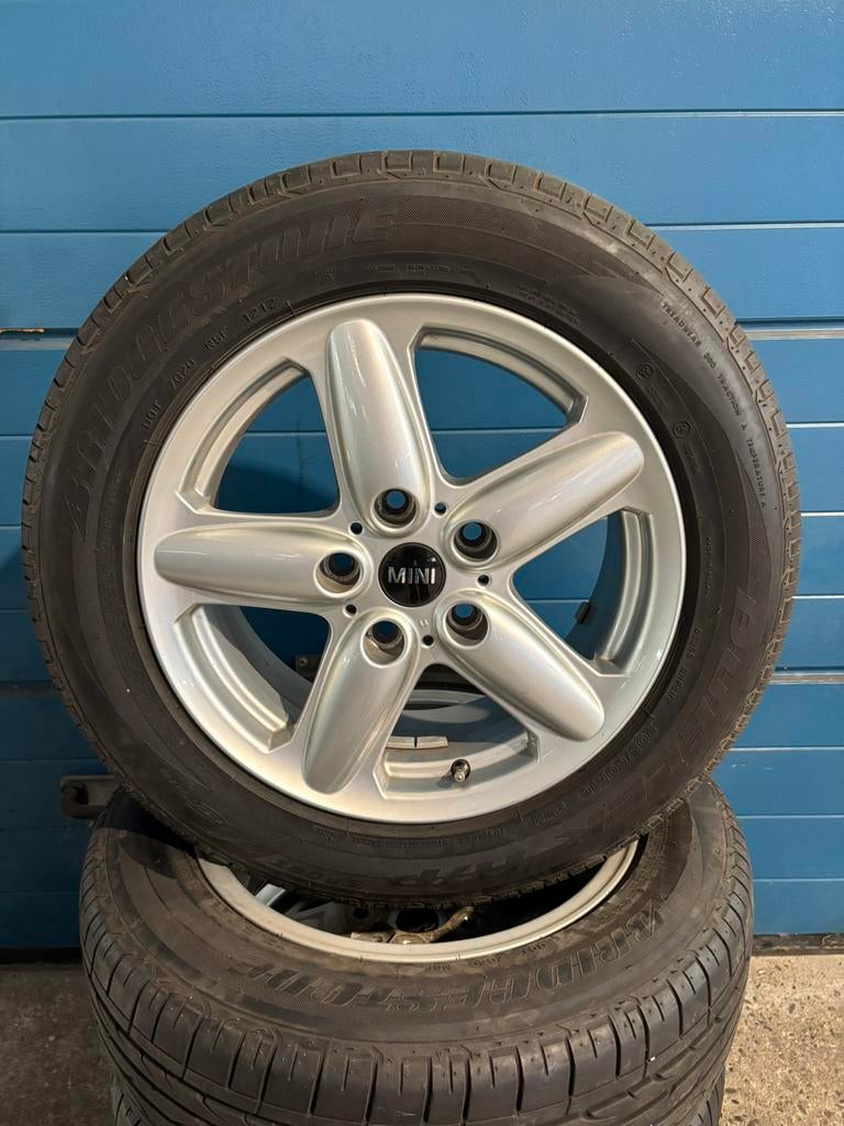 Originele Mini Countryman R60 - 16 inch set met Zomerbanden, Auto-onderdelen, Banden en Velgen, Ophalen, Gebruikt, 16 inch, Banden en Velgen