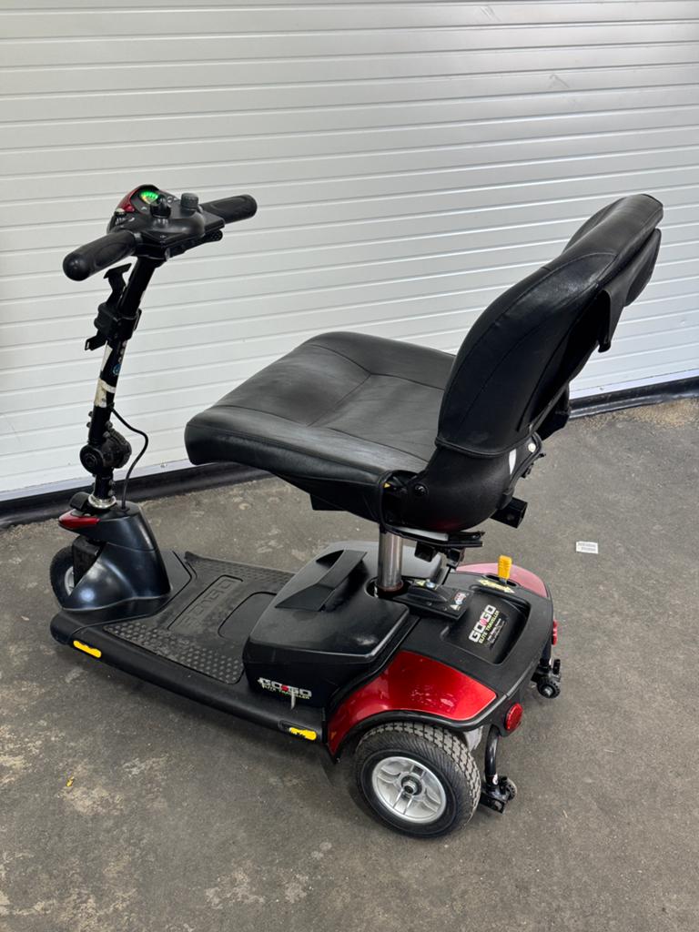 Opvouwbare Scootmobiel Pride Gogo Elite Traveller 3, Kunststof, Schuur, Zonder ramen, Ophalen