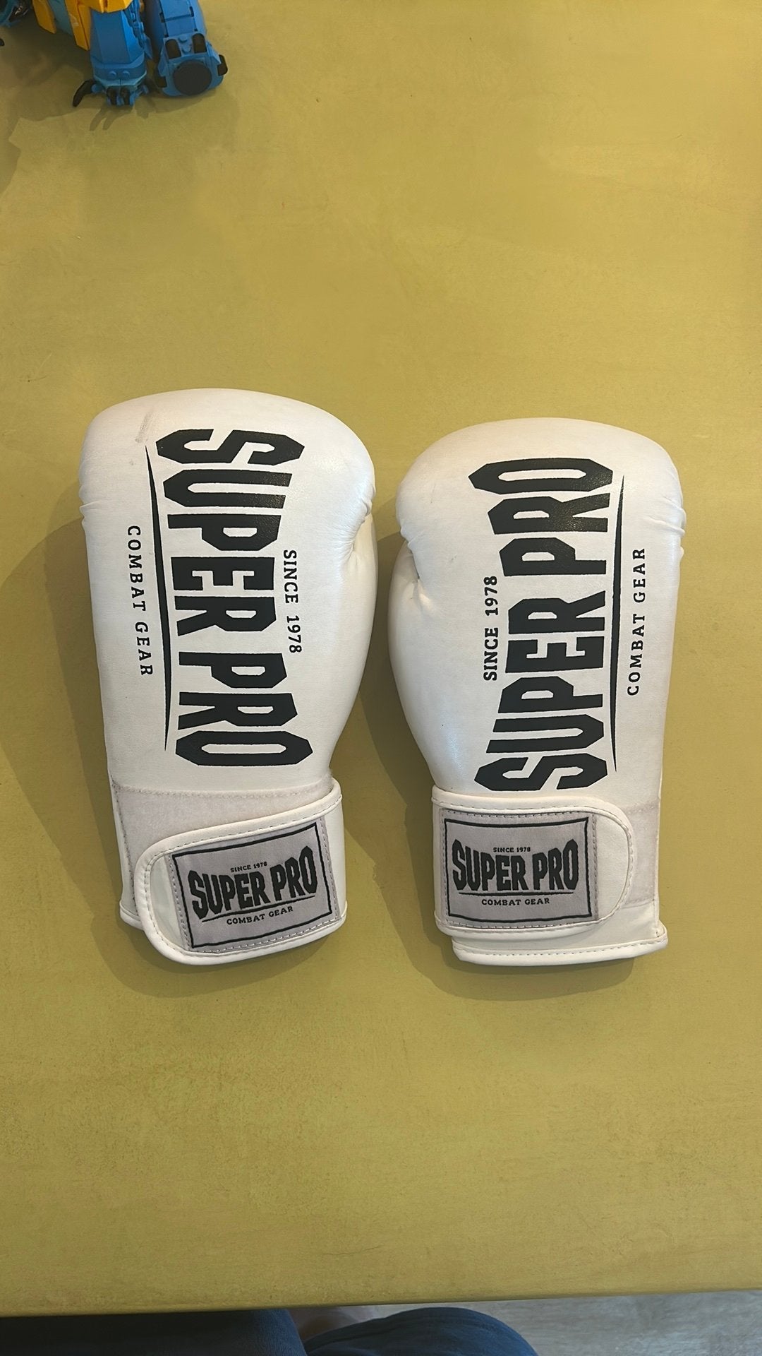 Super Pro Boxhandschoenen 8 OZ, Sport en Fitness, Vechtsporten en Zelfverdediging, Ophalen of Verzenden, Zo goed als nieuw, Overige