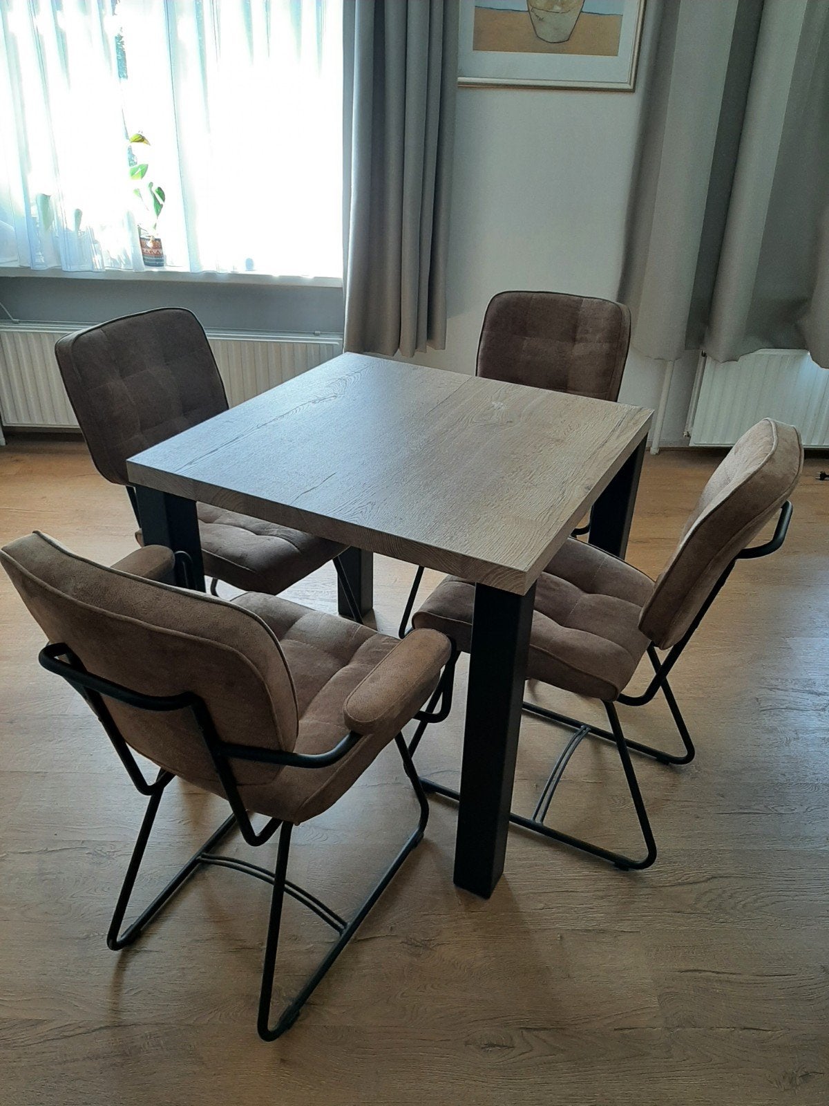 4 cognac kleurige eetkamerstoelen met vierkante tafel, Huis en Inrichting, Tafels | Eettafels, Ophalen, Zo goed als nieuw, Rechthoekig