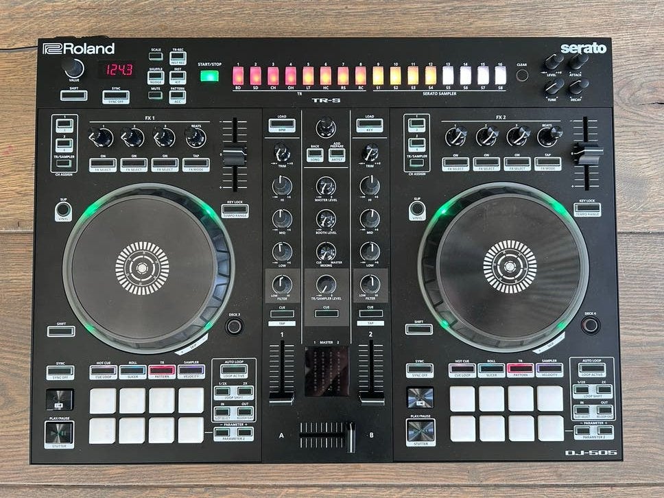 Roland DJ-505 DJ-controller met Odyssey hardcase, Ophalen, Nieuw, Dj-set, Overige merken