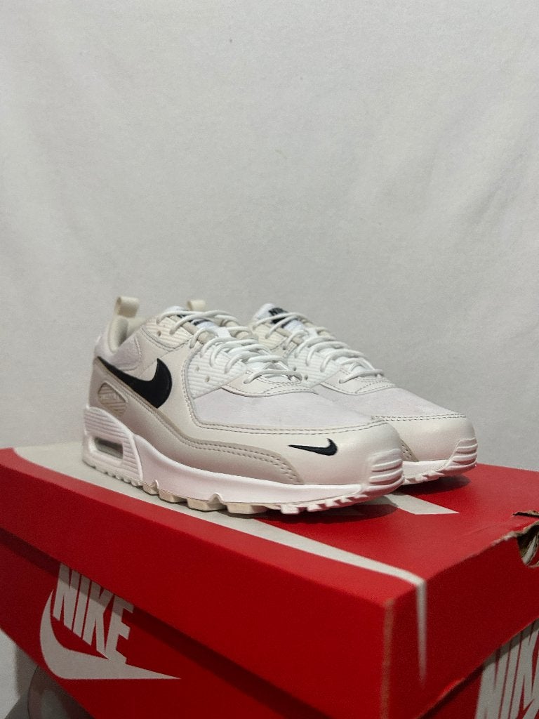 NIEUW! Maat 41 - Nike Air Max 90 Toggle Light Orewood Black, Overige kleuren, Verzenden, Nike, Nieuw