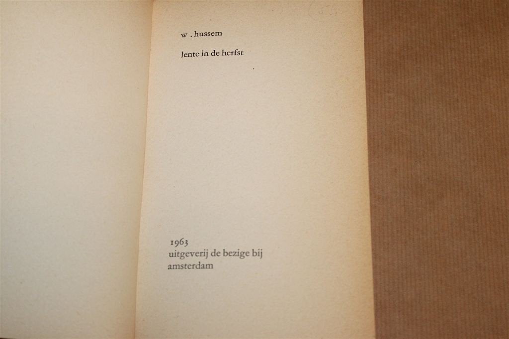 Lente in de Herfst — W. Hussem, De Bezige Bij 1963, Boeken, Ophalen of Verzenden, Gelezen