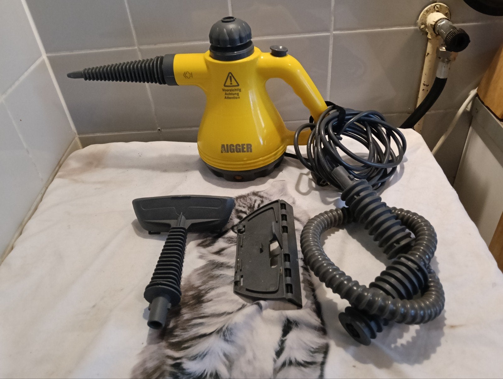 AIGGER Handstoomreiniger - Geel, Ophalen of Verzenden, Gebruikt, Stoomreiniger