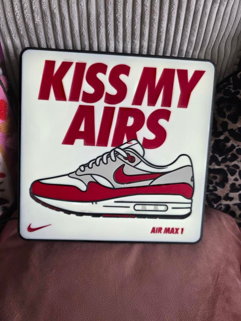Reclame Nike Air Max 1 'Kiss My Airs' Lichtbak, Verzamelen, Ophalen of Verzenden, Zo goed als nieuw, Lichtbak of (neon) lamp