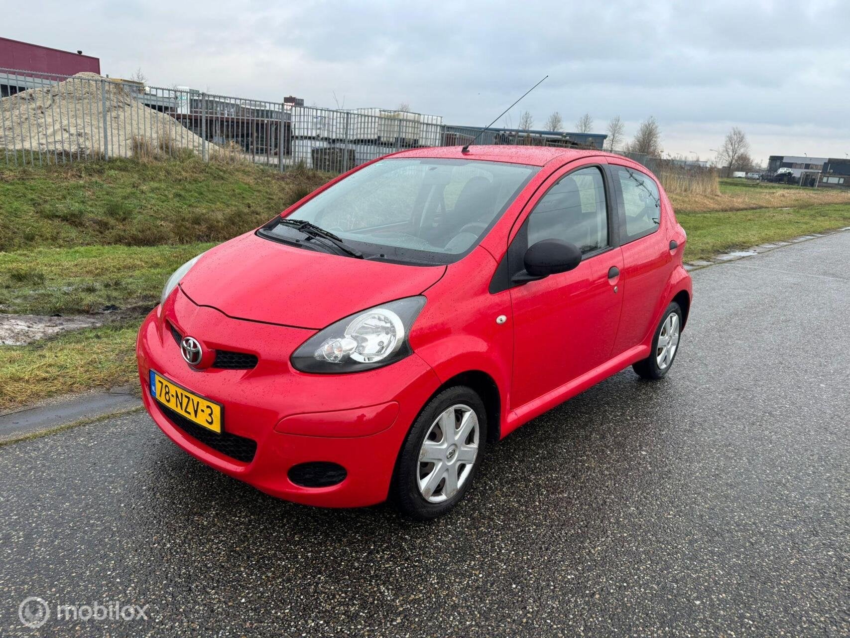 Toyota Aygo 1.0-12V Cool#Airco#nieuwe APK#, Auto's, Voorwielaandrijving, Euro 5, Gebruikt, 4 stoelen