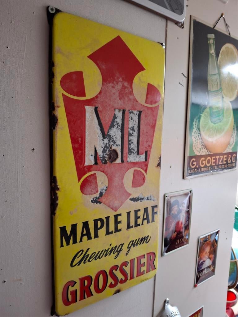 Vintage Emaille Reclamebord - Maple Leaf Chewing Gum, Antiek en Kunst, Ophalen of Verzenden