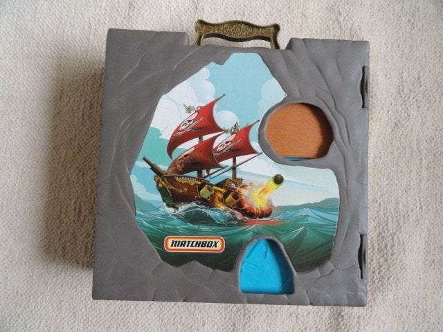 Matchbox Piratenschip In Koffer (Uitklapbaar), Verzenden, Zo goed als nieuw