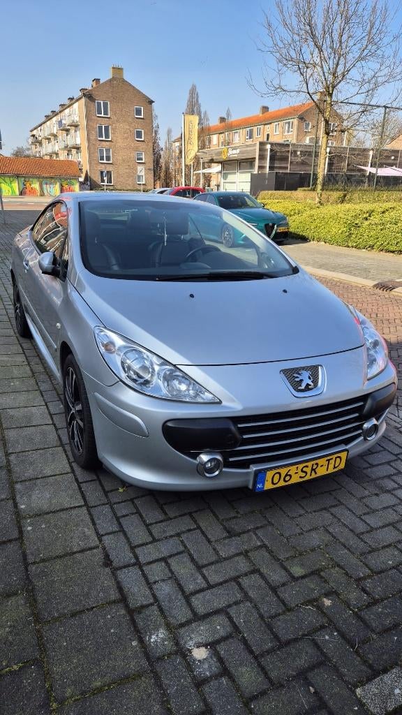 Peugeot 307 1.6 16V CC 2006 Grijs, Auto's, Zwart, 4 cilinders, Cabriolet, 4 stoelen