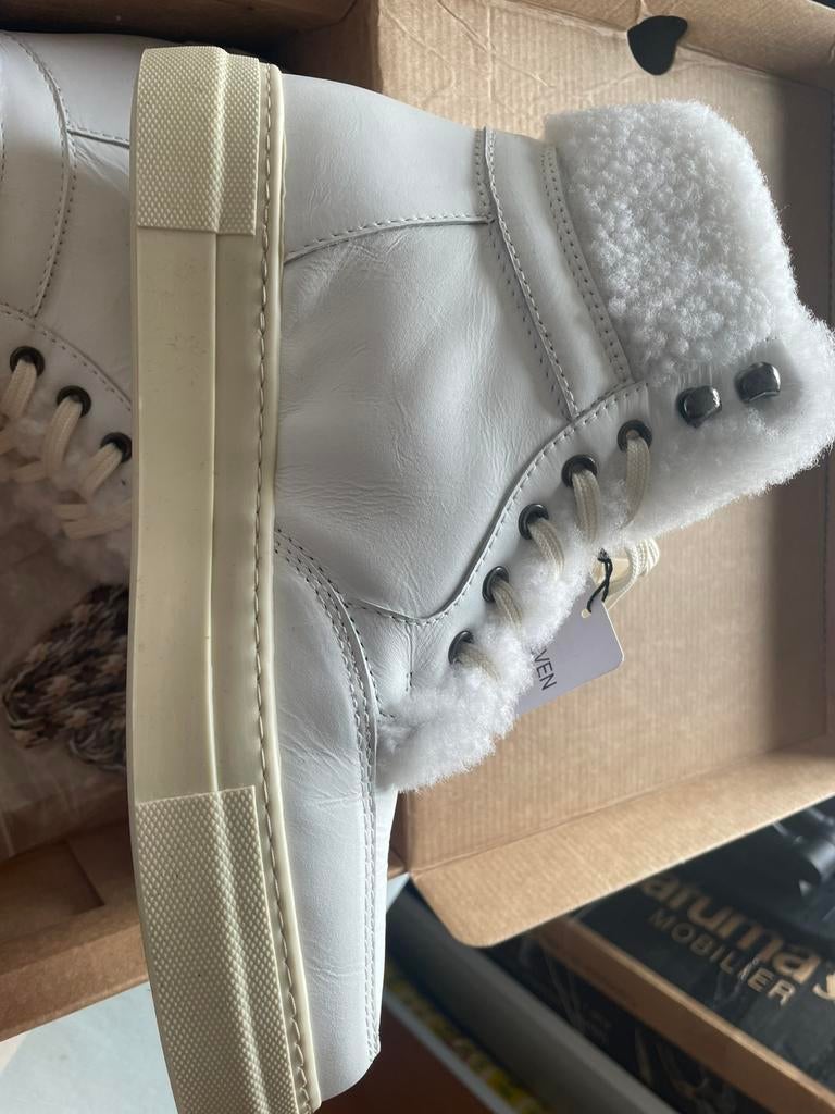EST mouton boot maat  40 nieuw in doos, Ophalen of Verzenden, Nieuw, Sneakers of Gympen