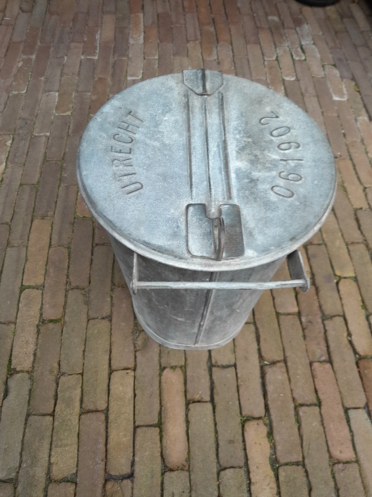 Zinken vuilnisemmer van Utrecht., Ophalen, Gebruikt