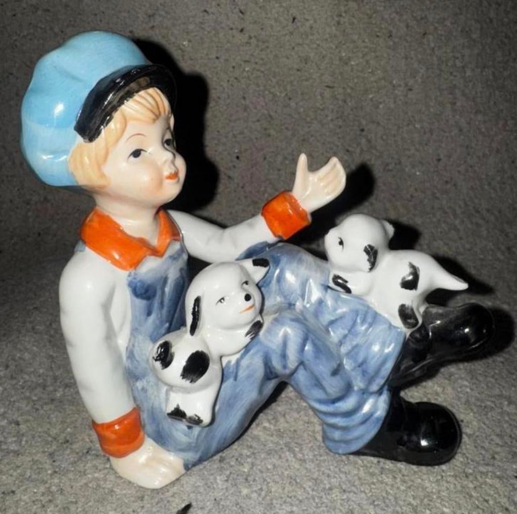Postelein beeldje, jongen met puppy's, Verzamelen, Beelden en Beeldjes, Ophalen of Verzenden, Zo goed als nieuw, Mens