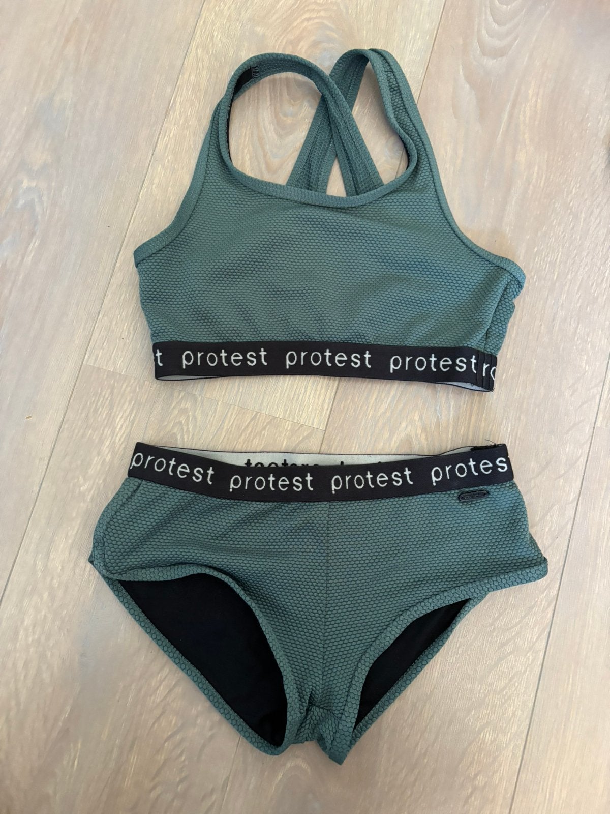 Bikini Protest maat 140, Kinderen en Baby's, Kinderkleding | Kinder-zwemkleding, Bikiniset, Meisje, Ophalen of Verzenden, Zo goed als nieuw