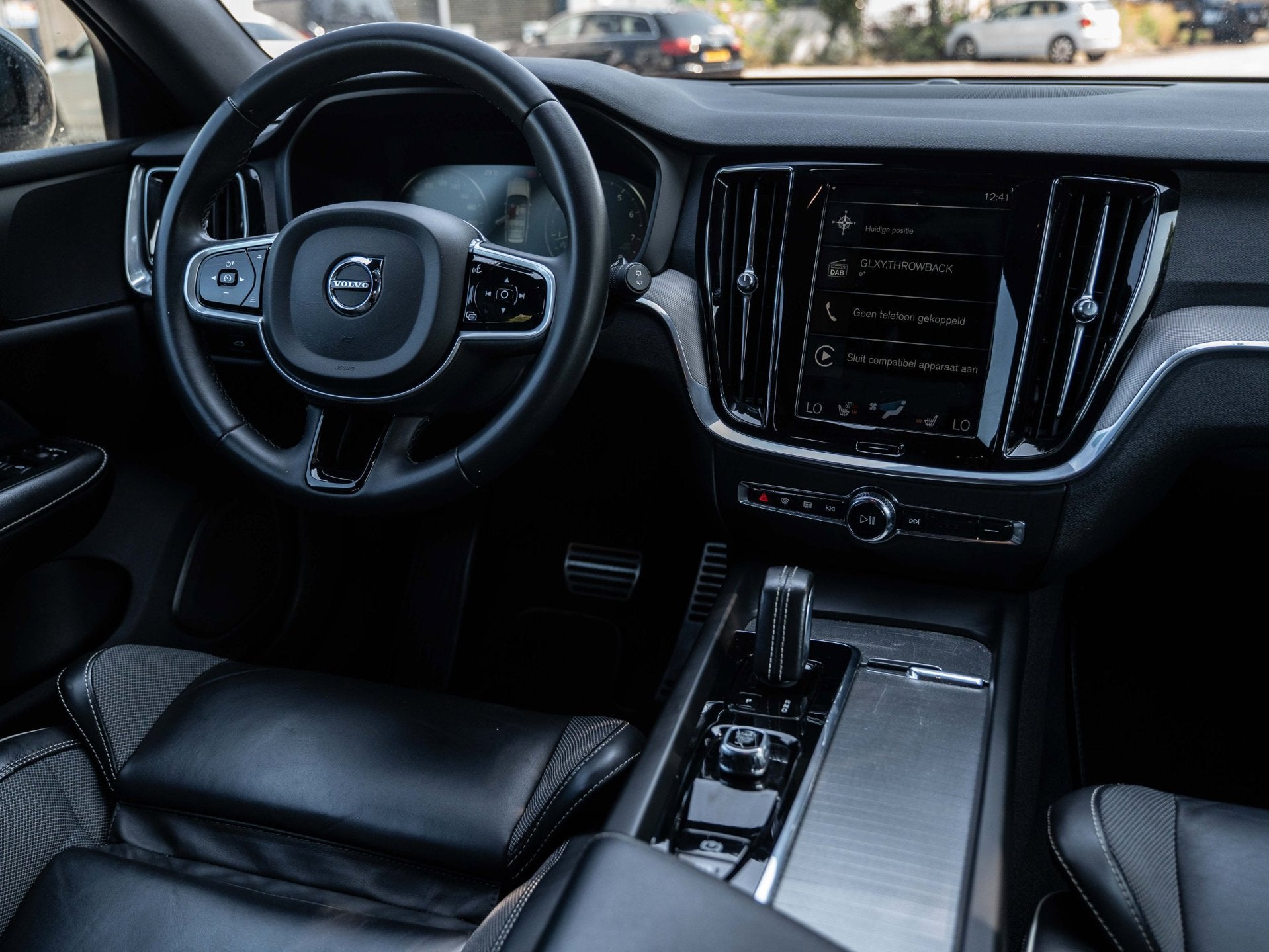 Volvo V60 2.0 B3 R-Design - APPLE CARPLAY - STOEL / STUUR VE, 4 cilinders, 1969 cc, 1634 kg, Hybride Elektrisch/Benzine