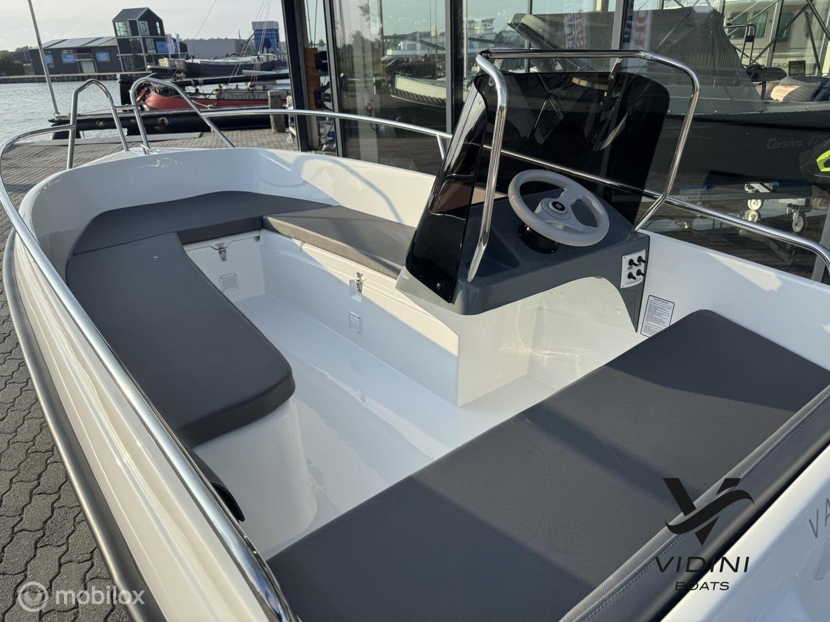 Nieuwe Valory V440 open met Tohatsu 9.8, Nieuw, Polyester, Benzine