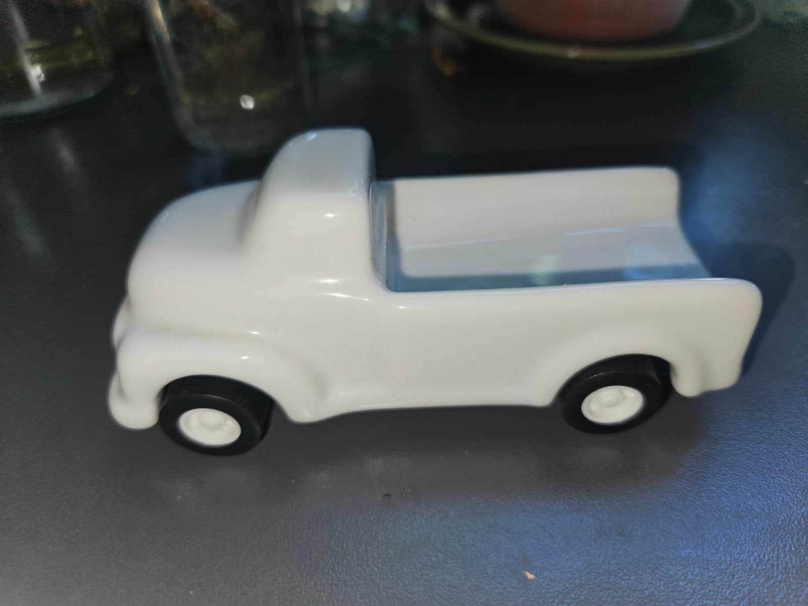 Fred tandenstokerhouder in de vorm van een pick-up truck, Ophalen, Zo goed als nieuw, Wit, Steen/keramiek
