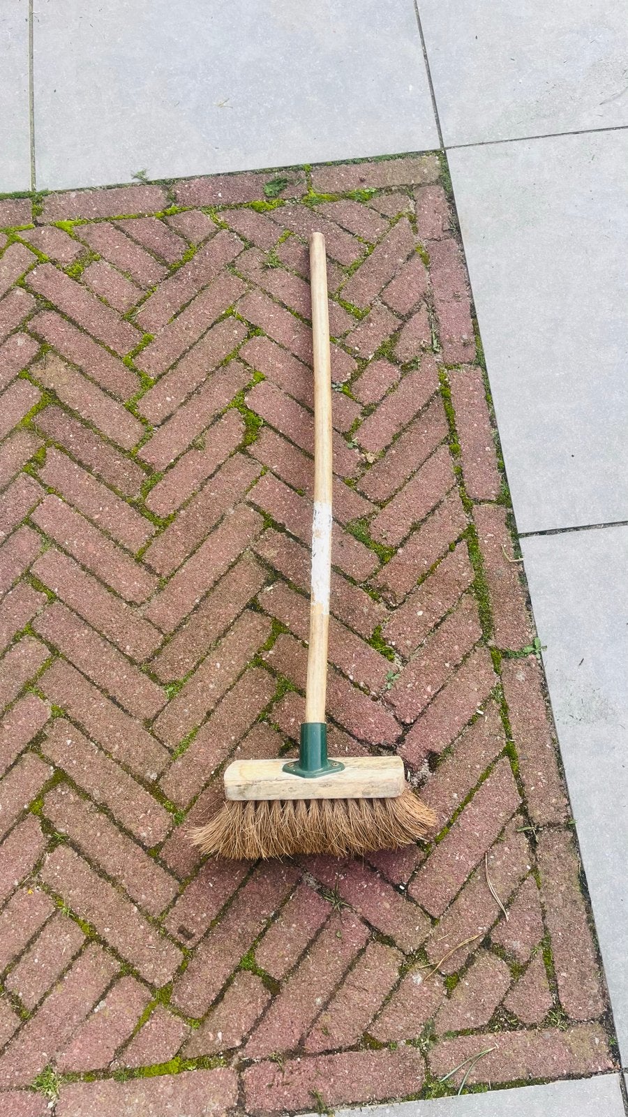 Bezem kindermaat. Gratis af te halen., Ophalen, Gebruikt